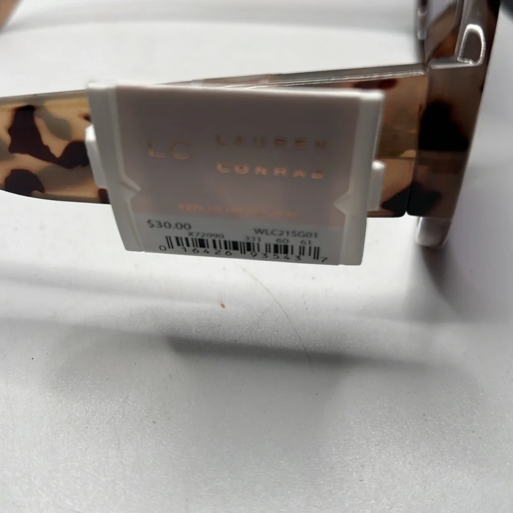 NWT Lauren Conrad Tortoise frame sunglasses!